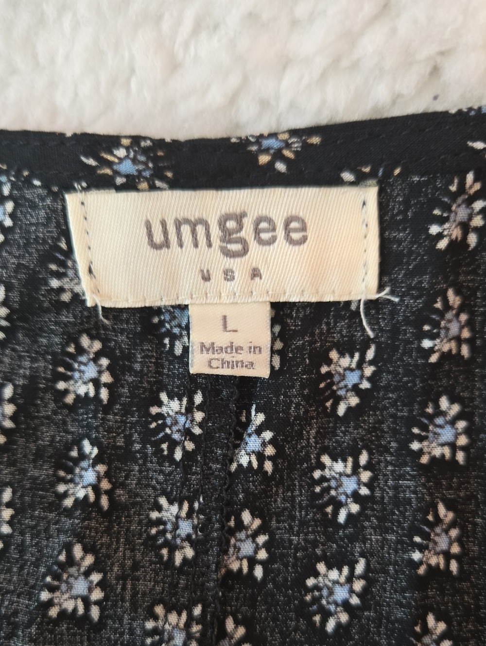 Umgee Black Tunic or Dress with Blue and Cream Paisley Pattern - Picture 6 of 9